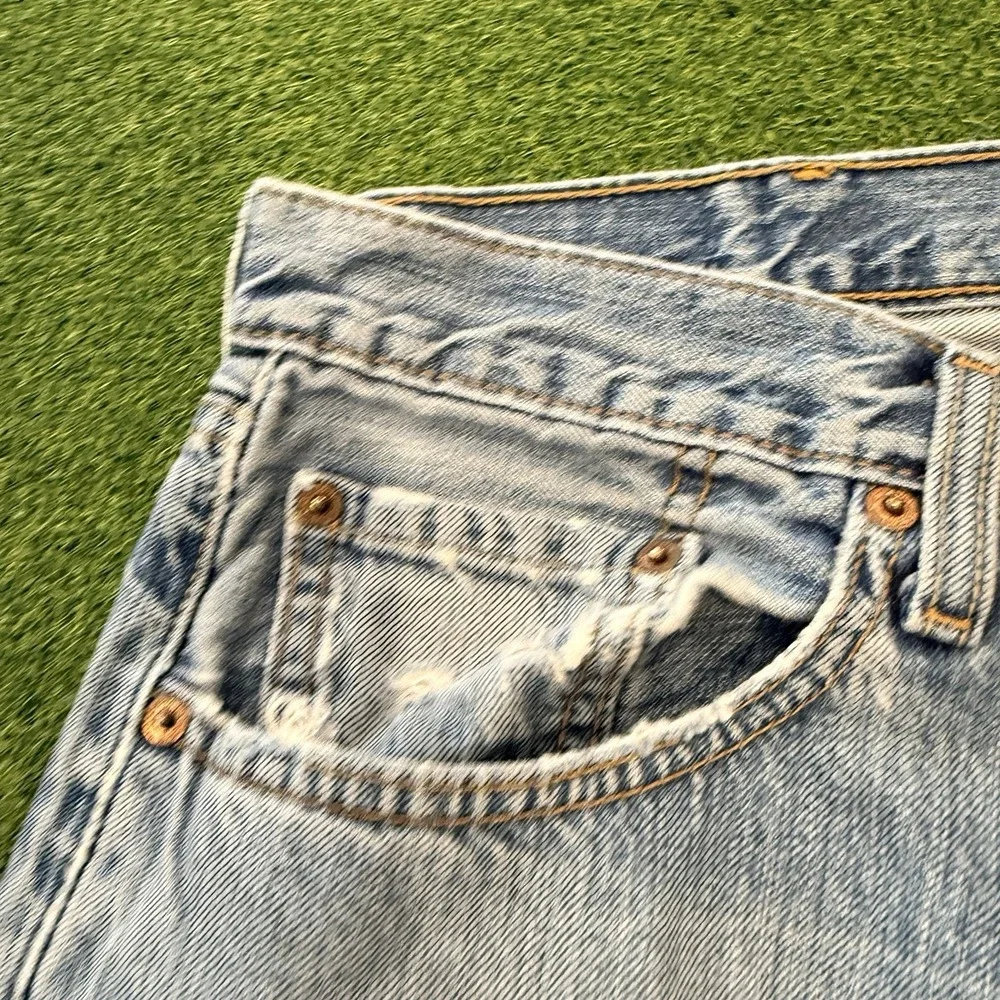 Vintage Levi's 501 Light Wash Jeans W38 L32 - Factory 589 (Colombia)